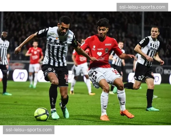 哈维·西蒙斯结束停赛，将回归莱比锡对阵弗赖堡大名单