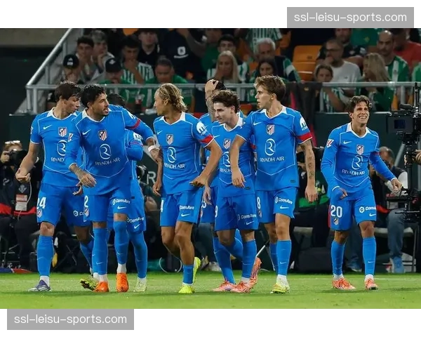 马竞对阵贝蒂斯，西蒙尼与佩莱格里尼场边激烈交流