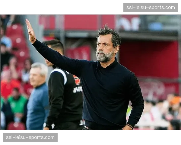 赛前声音：塞维利亚主帅弗洛雷斯表示，对阵毕巴将采取务实策略，不轻易交出球权以规避快速转换