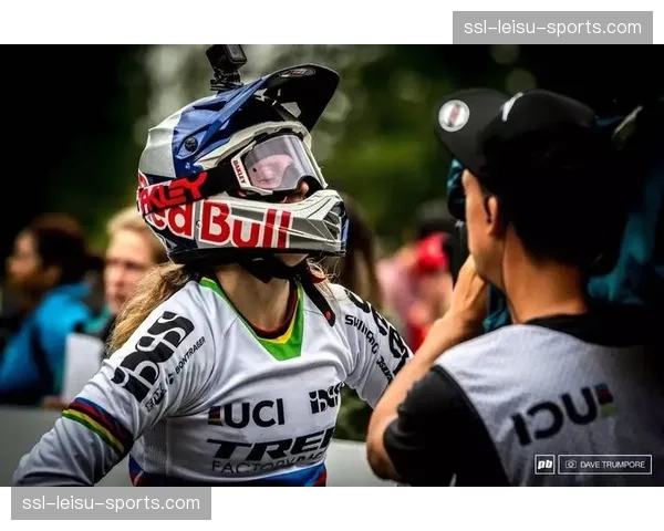 新西兰速降赛青年组：本土16岁小将一鸣惊人，站上领奖台